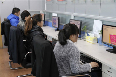 仁懷市陽光職業(yè)技能培訓(xùn)學(xué)校 掌握計算機技術(shù)，開啟職業(yè)新篇章