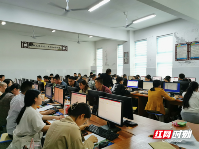 資興市開展村(社區(qū))干部計算機實用技能培訓(xùn)